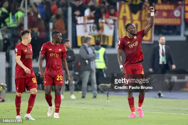 Tammy Abraham of AS Roma celebrates after scoring the team's first goal during the Serie A match between AS Roma and AC MIlan at Stadio Olimpico on...