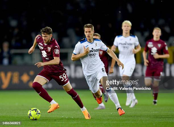 Aleksey Miranchuk of Torino FC is put under pressure by Mario Pasalic of Atalanta BC during the Serie A match between Torino FC and Atalanta BC at...