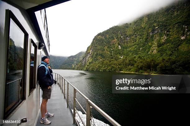 cruise boat on doubtful sound. - river cruise stock-fotos und bilder