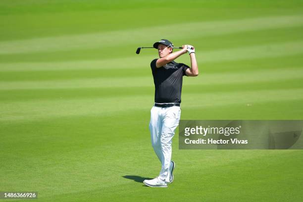 Andrew Putnam of the United States plays a shot on the 4th holeduring the third round of the Mexico Open at Vidanta on April 29, 2023 in Puerto...