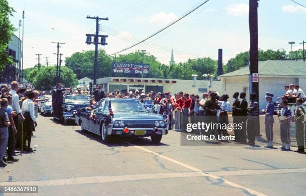 john f. kennedy in the presidential 1961 lincoln convertible - 1961 stock pictures, royalty-free photos & images