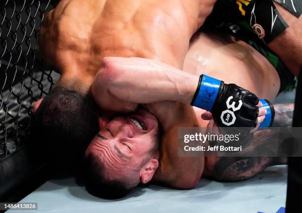 Ufc R2 Triangle 68 The Apex Of The Triangle Photos & High Res Pictures - Getty Images