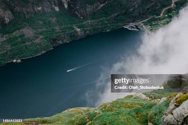 high angle view of  boat on the fjord in norway - fjord stockfoto's en -beelden
