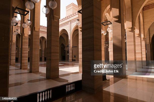 al fatih mosque, courtyard. - bahrain stock-fotos und bilder