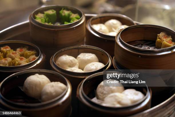 variety of chinese dim sum in bamboo steamers - dim sum stock pictures, royalty-free photos & images