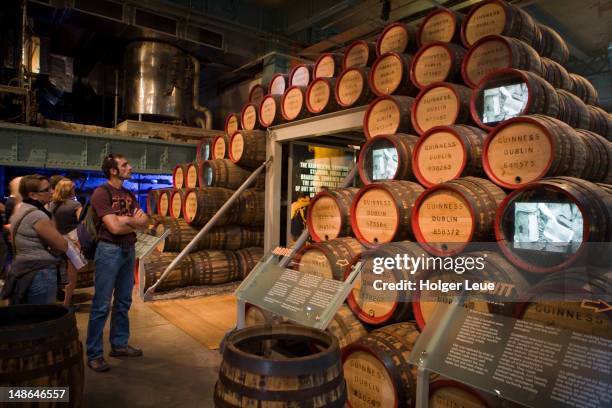 barrels at cooperage display at the guinness storehouse brewery. - 健力士倉庫 個照片及圖片檔