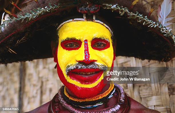 portrait of man from egele tribe in face paint at enga cultural show. - papua new guinea people stock pictures, royalty-free photos & images