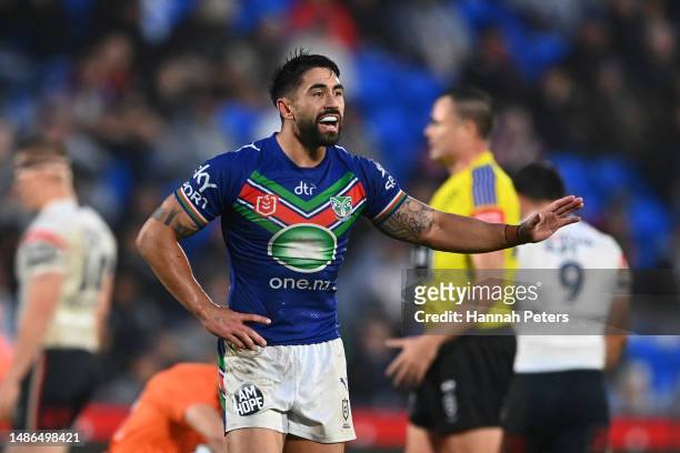 Shaun Johnson of the Warriors reacts during the round nine NRL match between New Zealand Warriors and Sydney Roosters at Mt Smart Stadium on April...