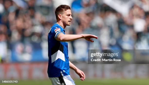 Bastian Oczipka of DSC Arminia Bielefeld looks on during the Second Bundesliga match between FC St. Pauli and DSC Arminia Bielefeld at Millerntor...