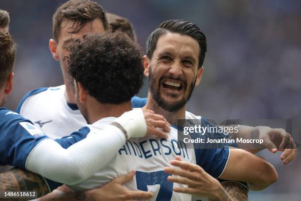 Felipe Anderson of SS Lazio celebrates with team mates after scoring to give the side a 1-0 lead during the Serie A match between FC Internazionale...