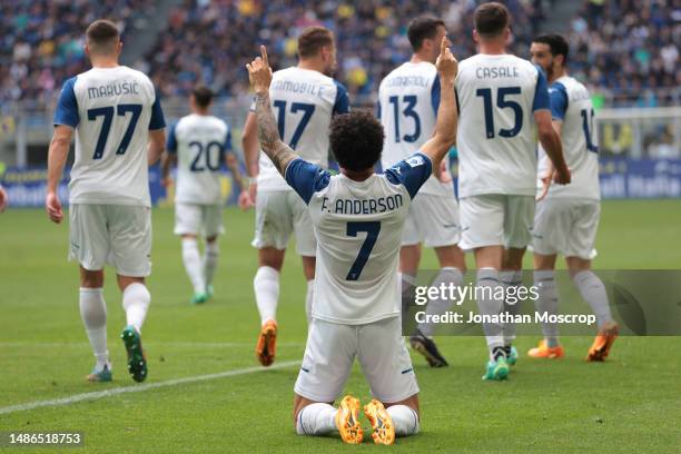 Felipe Anderson of SS Lazio celebrates with team mates after scoring to give the side a 1-0 lead during the Serie A match between FC Internazionale...