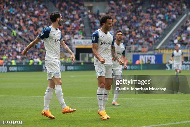 Felipe Anderson of SS Lazio celebrates with team mates after scoring to give the side a 1-0 lead during the Serie A match between FC Internazionale...