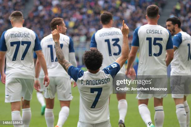 Felipe Anderson of SS Lazio celebrates with team mates after scoring to give the side a 1-0 lead during the Serie A match between FC Internazionale...