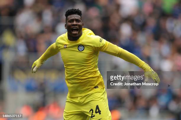 Andre Onana of FC Internazionale celebrates after team mate Lautaro Martinez scored to level the game at 1-1 during the Serie A match between FC...