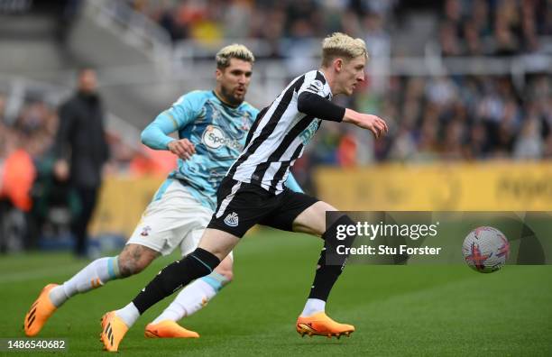 Anthony Gordon of Newcastle United runs with the ball whilst under pressure from Lyanco of Southampton during the Premier League match between...