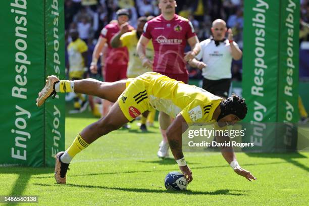 Seuteni of La Rochelle touches down to score the team's second try during the Heineken Champions Cup Semi Finals match between La Rochelle and Exeter...