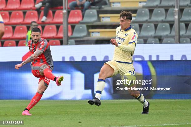 Cristian Buonaiuto of US Cremonese shoots on goal during the Serie A match between US Cremonese and Hellas Verona at Stadio Giovanni Zini on April...