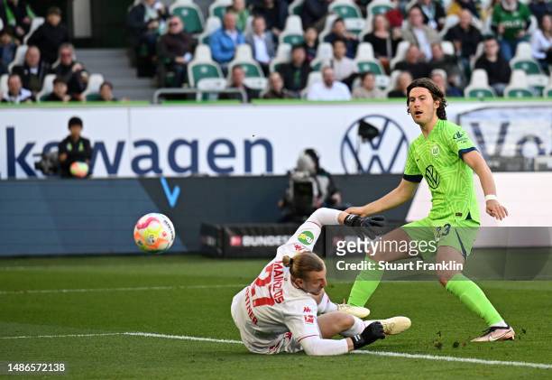 Jonas Wind of VfL Wolfsburg scores the team's first goal past Robin Zentner of 1.FSV Mainz 05 during the Bundesliga match between VfL Wolfsburg and...