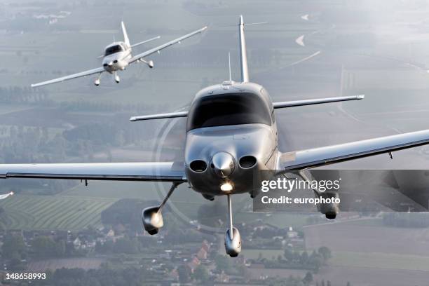 propeller modern airplanes flying in formation - propellervliegtuig stockfoto's en -beelden