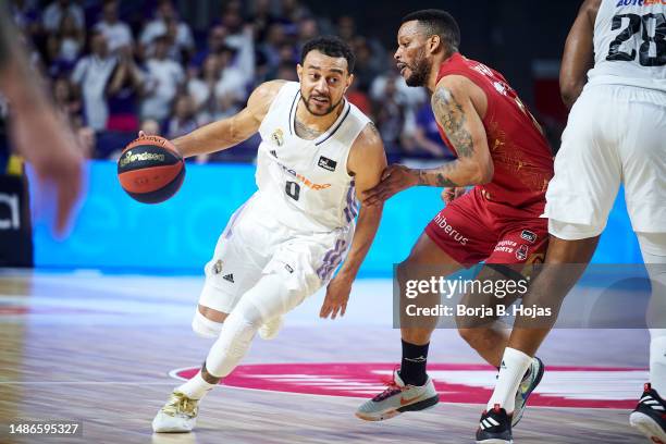Nigel Williams-Goss of Real Madrid and Chris Wright of Casademont Zaragoza during ACB League match between Real Madrid and Casademont Zaragoza at...