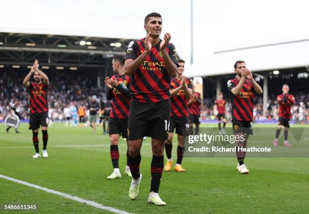 Manchester City players applaud the fans at the final whistle during the Premier League match between Fulham FC and Manchester City at Craven Cottage...