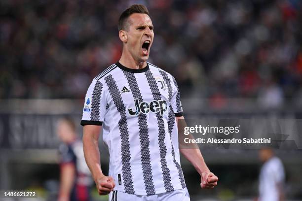 Arkadiusz Milik of Juventus celebrates after scoring the team's first goal during the Serie A match between Bologna FC and Juventus at Stadio Renato...