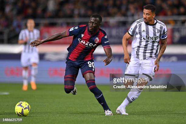 Musa Barrow of Bologna FC battles for possession with Danilo of Juventus during the Serie A match between Bologna FC and Juventus at Stadio Renato...