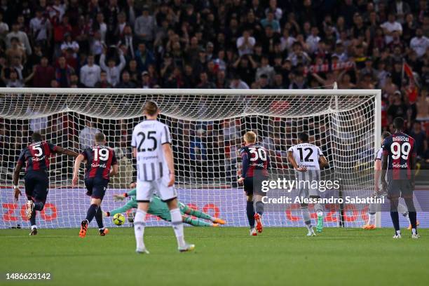 Arkadiusz Milik of Juventus has a penalty kick saved by Lukasz Skorupski of Bologna FC during the Serie A match between Bologna FC and Juventus at...