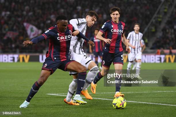 Matias Soule of Juventus battles for possession with Jhon Lucumi of Bologna FC during the Serie A match between Bologna FC and Juventus at Stadio...