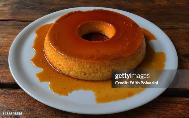 homemade flan - pudim-de-leite imagens e fotografias de stock