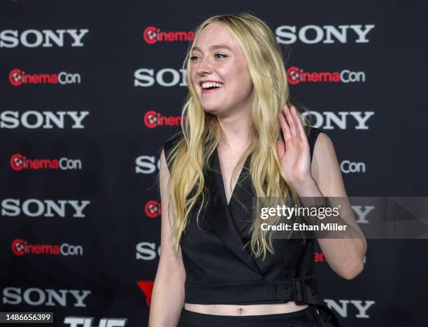 Dakota Fanning Photos and Premium High Res Pictures - Getty Images
