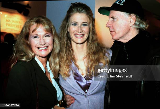 Diane Ladd, Laura Dern, Bruce Dern poses for a portrait in Los Angeles, California in 1997.