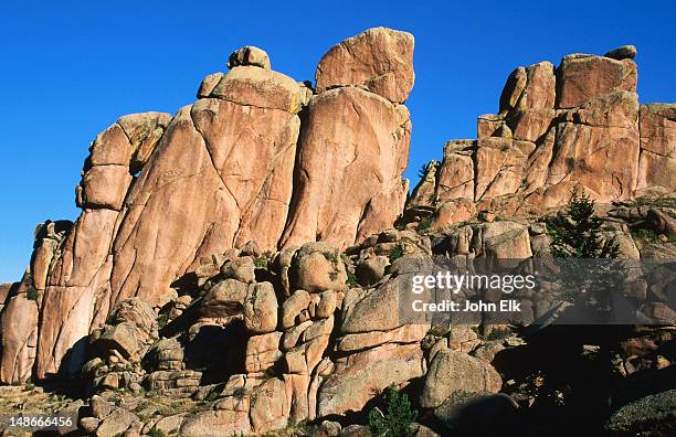 vedauwoo rock fromations near laramie. - laramie stock-fotos und bilder