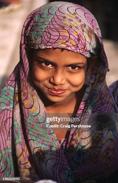 portrait of young muslim girl. - daily life in bangladesh imagens e fotografias de stock