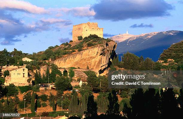 overhead view to vaison-la-romaine castle, mont ventoux beyond, vaucluse region. - mont ventoux imagens e fotografias de stock