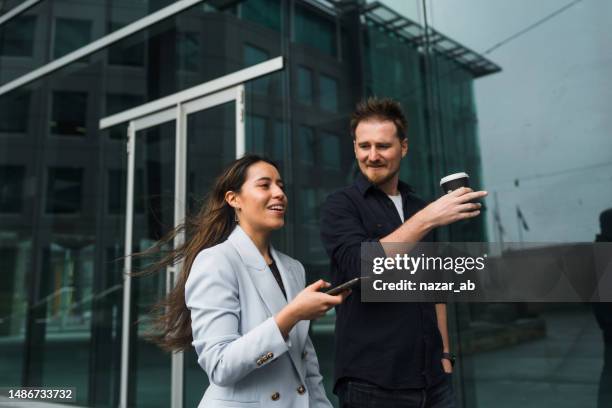 vertrauen in die geschäftlichen schritte, die sie machen. - neuseeländische kultur stock-fotos und bilder