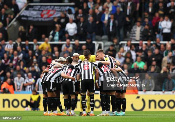 Players of Newcastle United huddle together during the Premier League match between Newcastle United and Southampton FC at St. James Park on April...