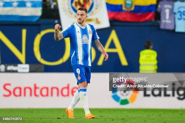 Joselu of RCD Espanyol celebrates after scoring the team's second goal during the LaLiga Santander match between Villarreal CF and RCD Espanyol at...