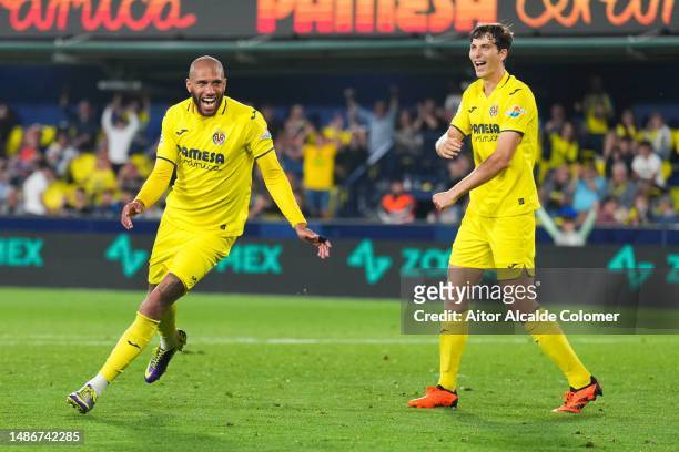 Etienne Capoue of Villareal FC celebrates after scoring their team's fourth goal during the LaLiga Santander match between Villarreal CF and RCD...