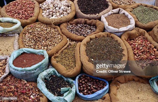 herbs, grains and pulses at market. - asmara eritrea stock pictures, royalty-free photos & images