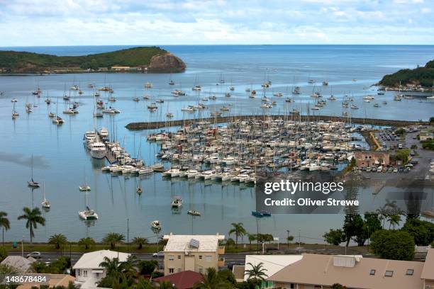 yachts in port du sud, baie de l'orphelinat. - grande terre nueva caledonia fotografías e imágenes de stock