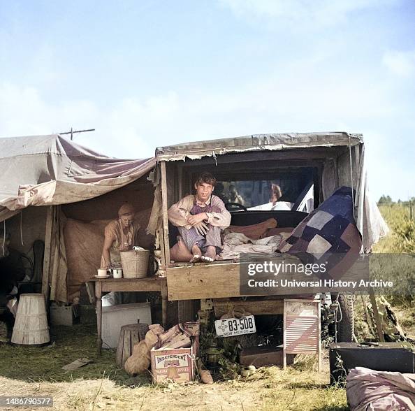 Family from New Mexico, camped near the packinghouse at Deerfield, Florida, USA, Arthur Rothstein, U.S. Resettlement Administration, January 1937