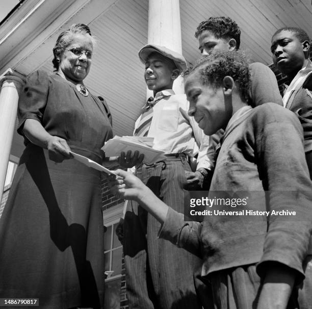 Mrs. Shaw handing out Mail to National Youth Administration Students at Boys' Dormitory , Bethune-Cookman College, Daytona Beach, Florida, USA,...