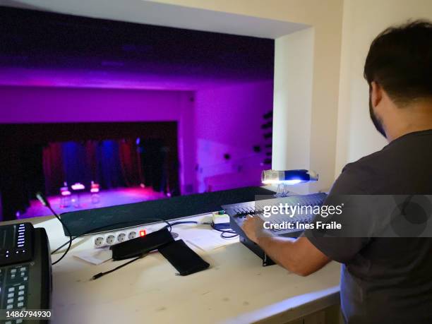 young male sound technician working in a theater - ambiance bureau stockfoto's en -beelden