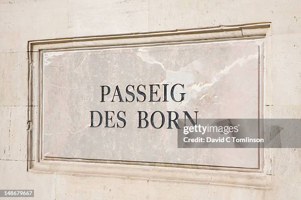 stone plaque marking gateway to the passeig d'es born, thoroughfare. - 飾り板 ストックフォトと画像