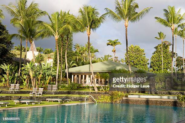 swimming pool and hana church, hotel hana-maui. - hotel hana maui stock pictures, royalty-free photos & images