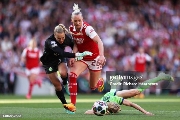 Stina Blackstenius of Arsenal is challenged by Merle Frohms and Kathrin Hendrich of VfL Wolfsburg, before going on to score the teams first goal,...