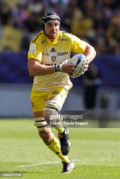 Ultan Dillane of La Rochelle runs with the ball during the Heineken Cup Champions Cup semi final match between La Rochelle and Exeter Chiefs at Stade...