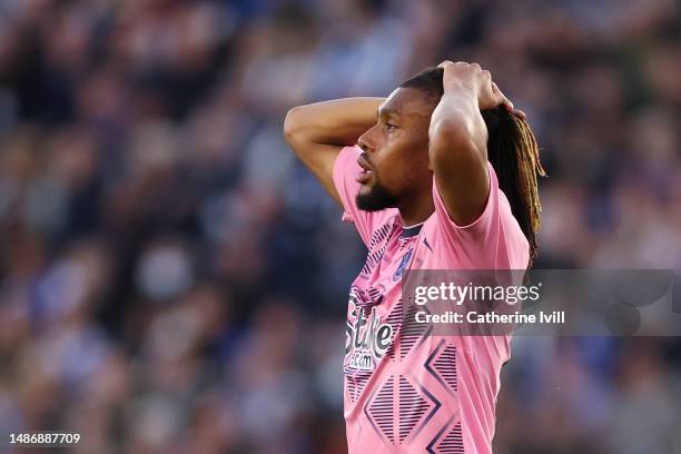 Alex Iwobi of Everton reacts after a missed chance during the Premier League match between Leicester City and Everton FC at The King Power Stadium on...