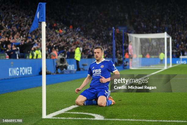 Jamie Vardy of Leicester City celebrates after scoring the team's second goal during the Premier League match between Leicester City and Everton FC...